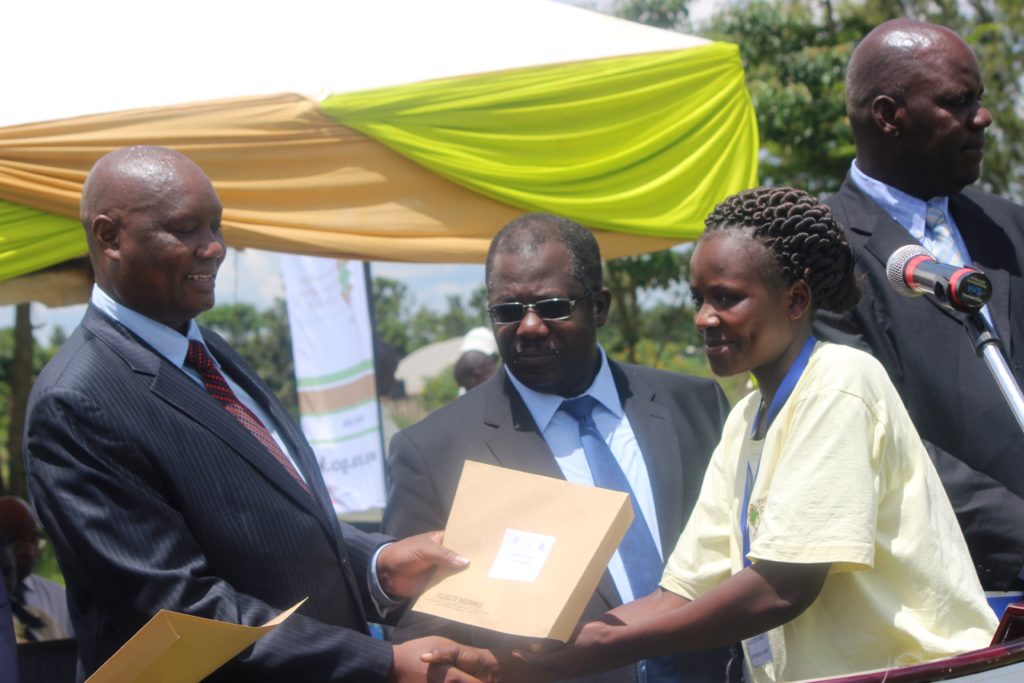OJAAMONG ISSUE CERTIFICATE TO GRADUATES